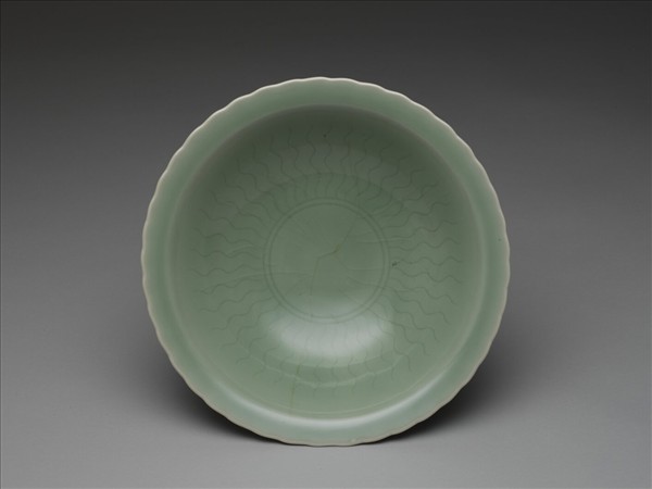 仿龍泉釉花口碗