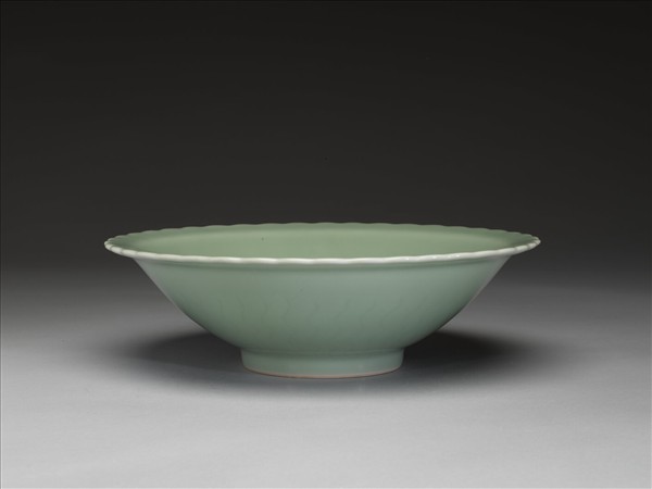 仿龍泉釉花口碗