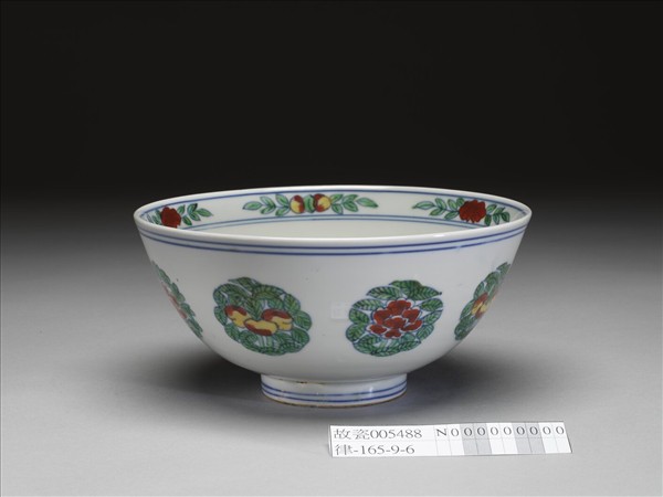 鬥彩花果紋碗