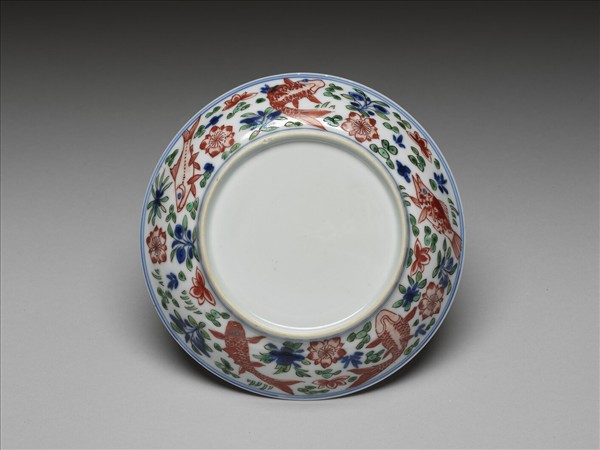 五彩蓮塘魚藻紋盤