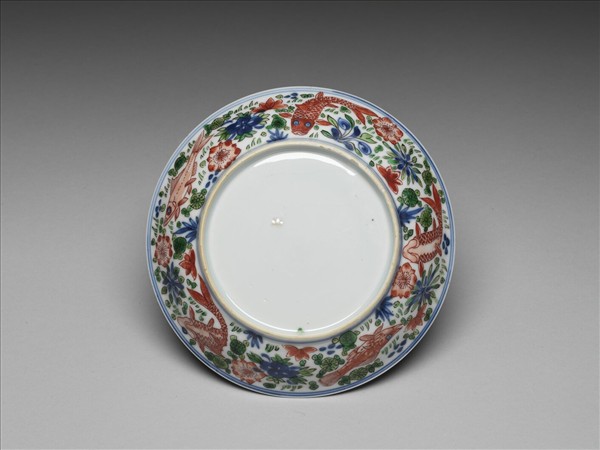 五彩蓮塘魚藻紋盤