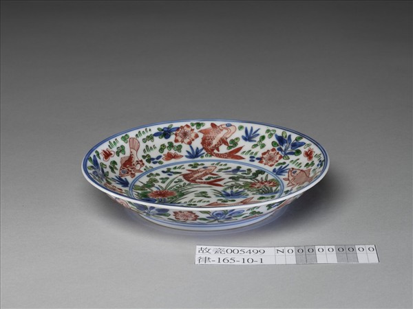 五彩蓮塘魚藻紋盤