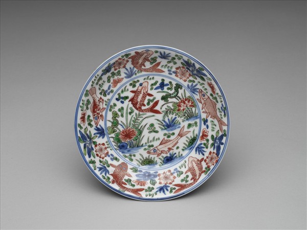 五彩蓮塘魚藻紋盤