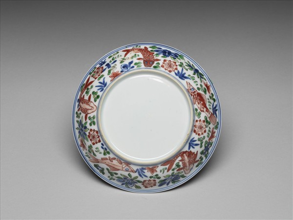 五彩蓮塘魚藻紋盤