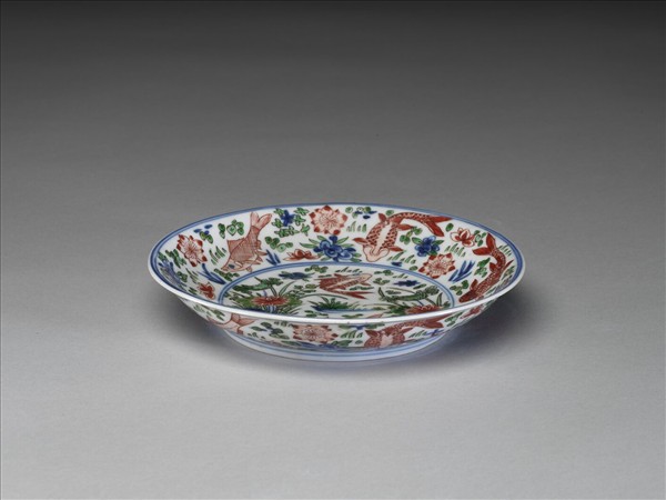 五彩蓮塘魚藻紋盤