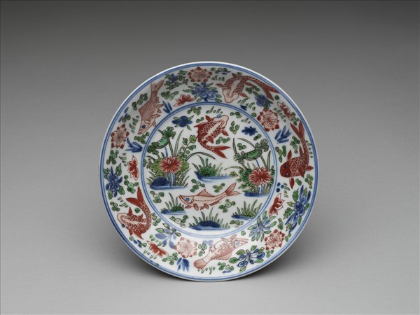 五彩蓮塘魚藻紋盤