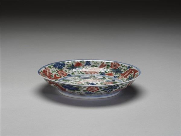 五彩蓮塘魚藻紋盤