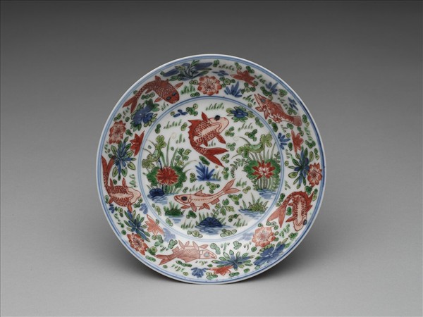 五彩蓮塘魚藻紋盤