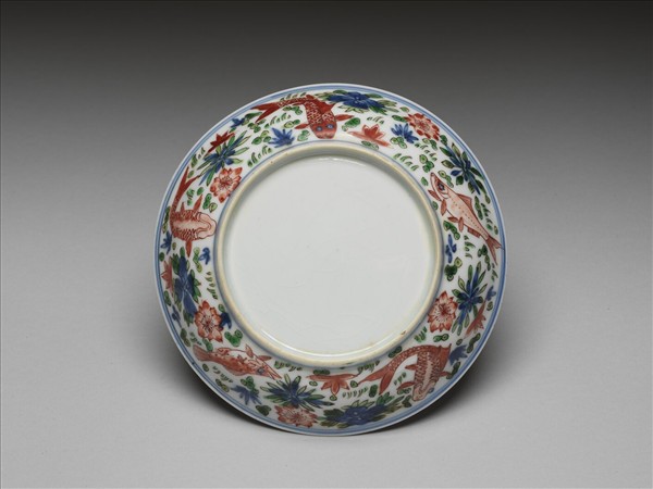 五彩蓮塘魚藻紋盤