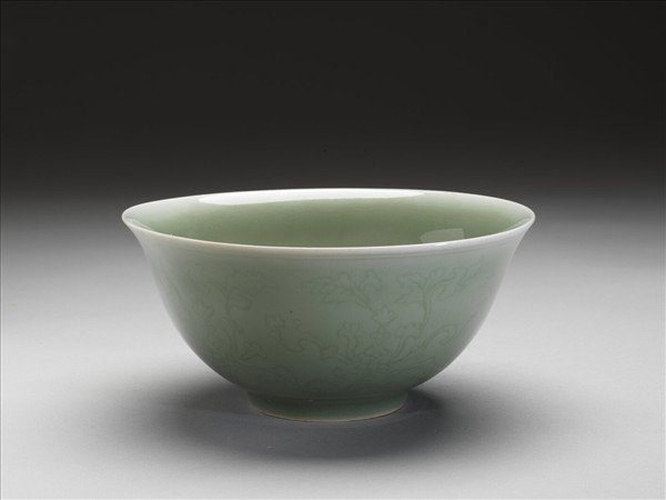 冬青釉花卉紋碗