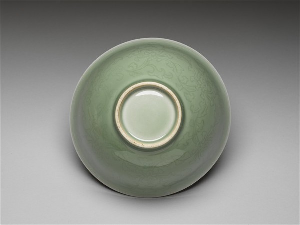 冬青釉花卉紋碗