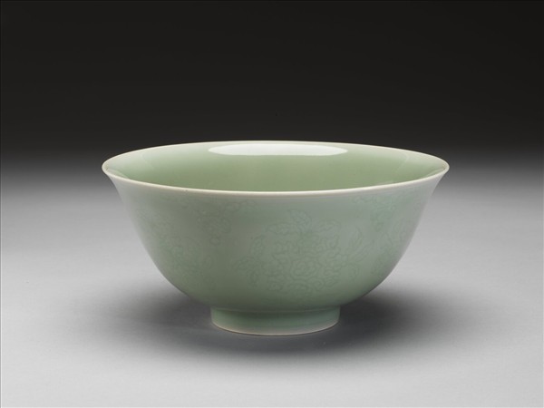 冬青釉花卉紋碗