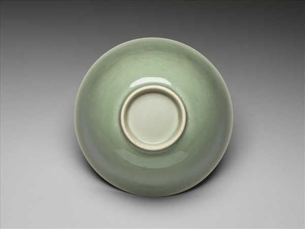 冬青釉花卉紋碗