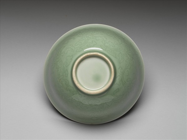 冬青釉花卉紋碗