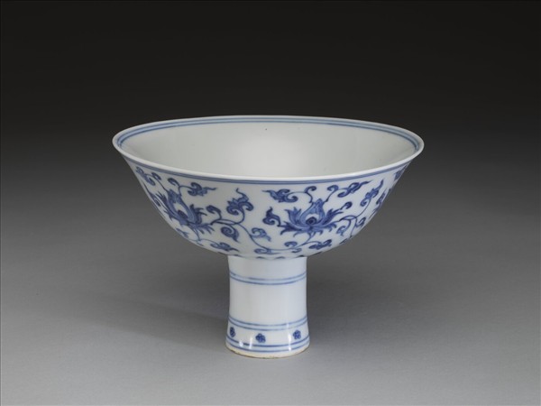 青花番蓮紋高足碗