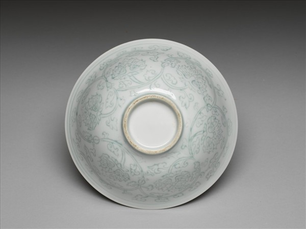 青白瓷劃花花卉紋碗