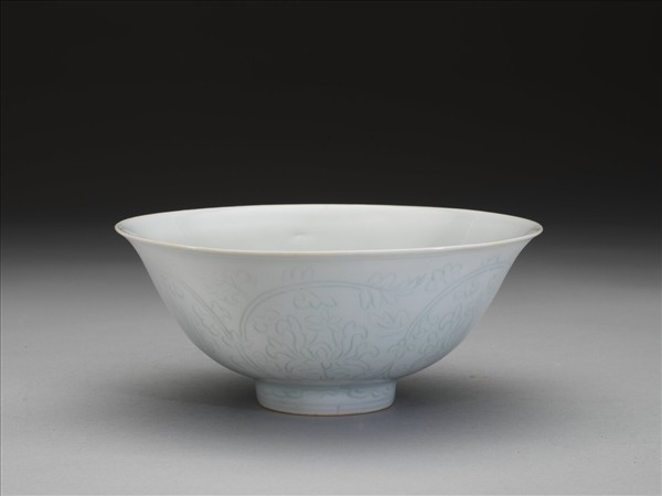 青白瓷劃花花卉紋碗