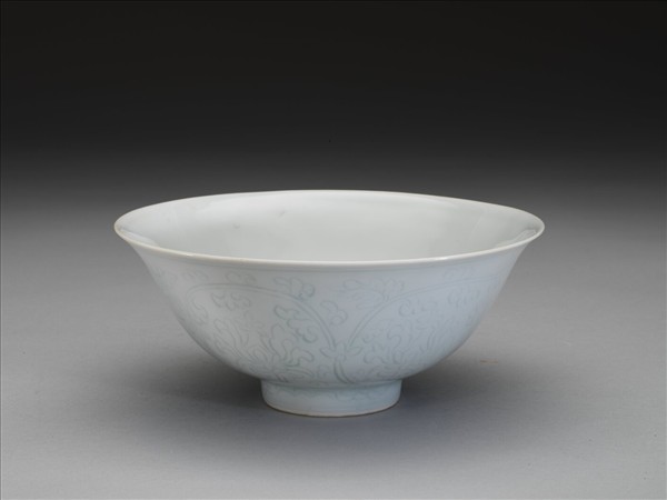 青白瓷劃花花卉紋碗