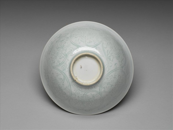 青白瓷劃花花卉紋碗