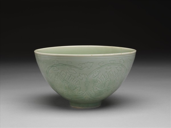 冬青釉花卉紋碗