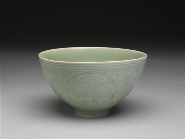 冬青釉花卉紋碗