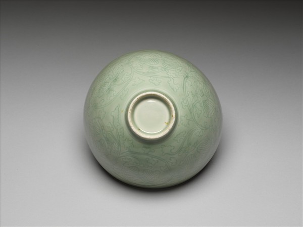 冬青釉花卉紋碗