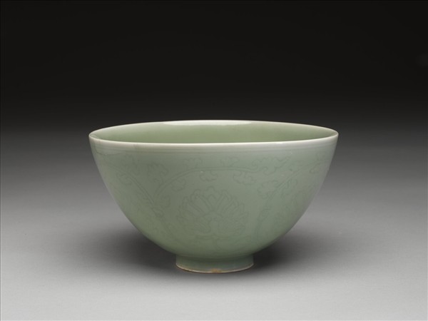 冬青釉花卉紋碗