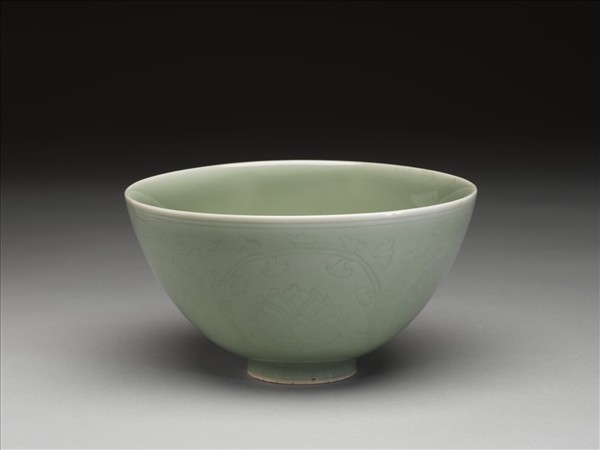 冬青釉花卉紋碗