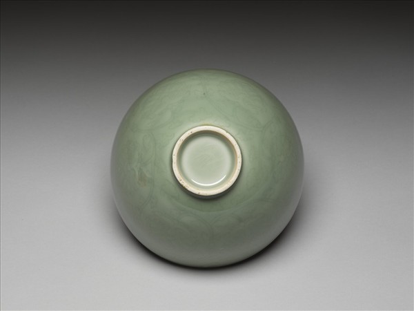 冬青釉花卉紋碗