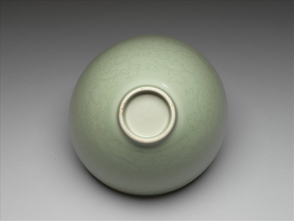 冬青釉花卉紋碗