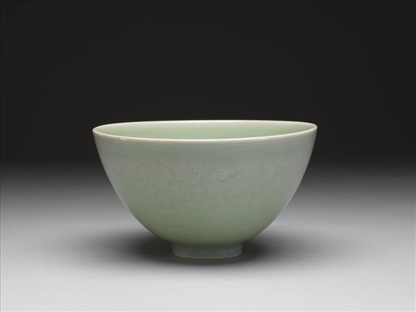 冬青釉花卉紋碗