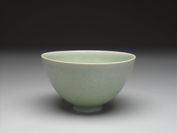 冬青釉花卉紋碗