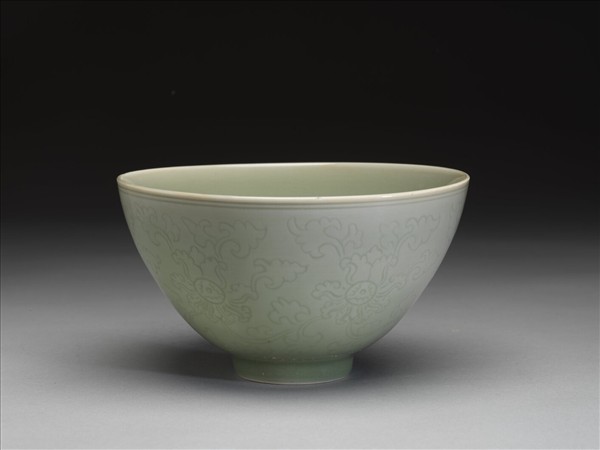 冬青釉花卉紋碗