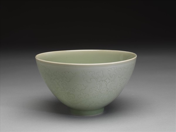 冬青釉花卉紋碗