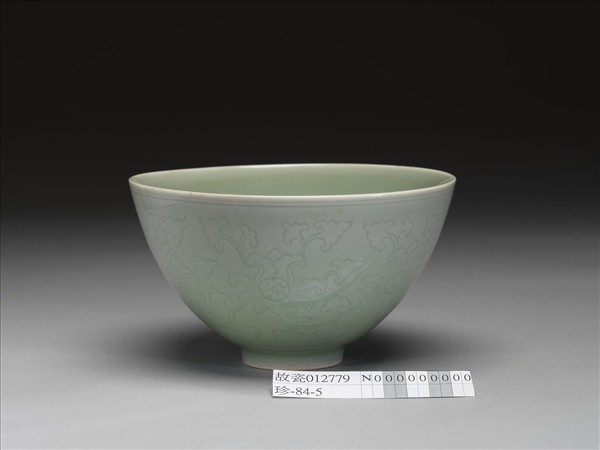 冬青釉花卉紋碗