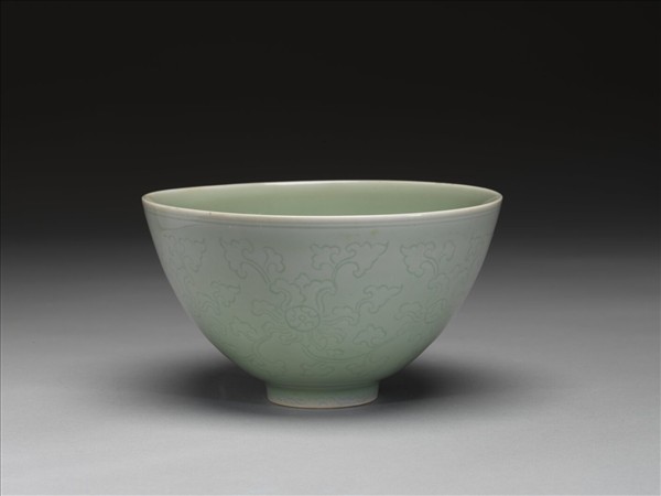 冬青釉花卉紋碗