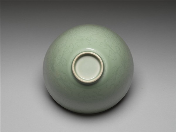 冬青釉花卉紋碗