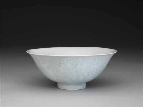 青白瓷劃花花卉紋碗