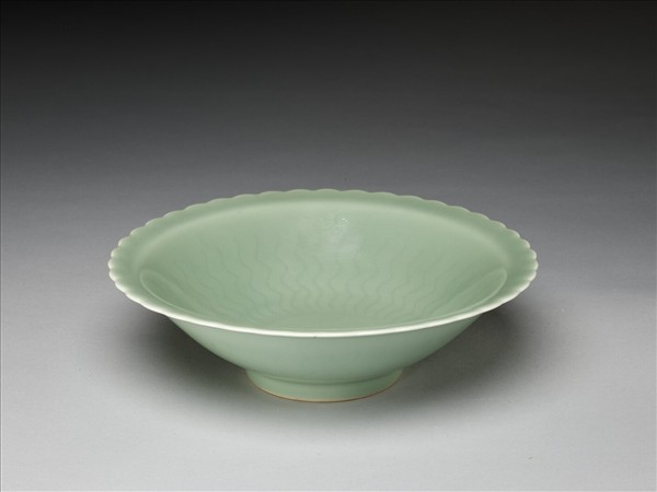 仿龍泉釉花口碗