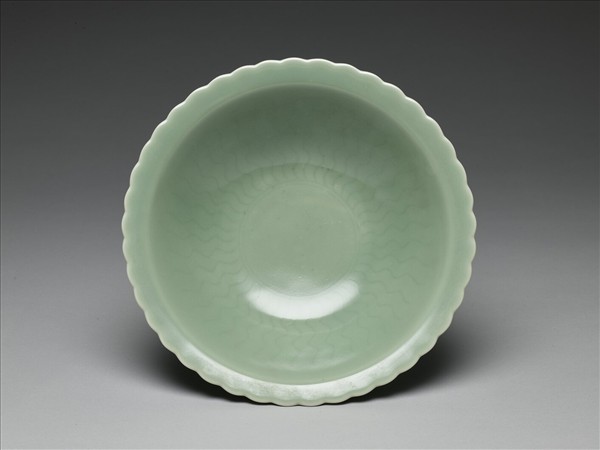 仿龍泉釉花口碗