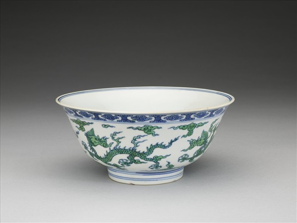 青花綠彩五龍紋碗