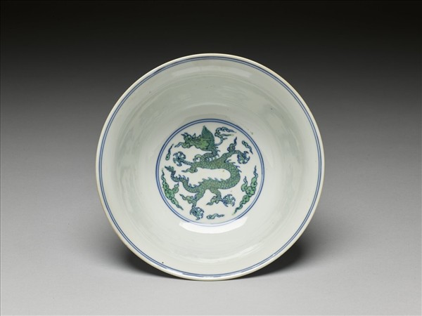 青花綠彩五龍紋碗