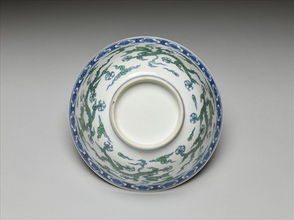 青花綠彩五龍紋碗