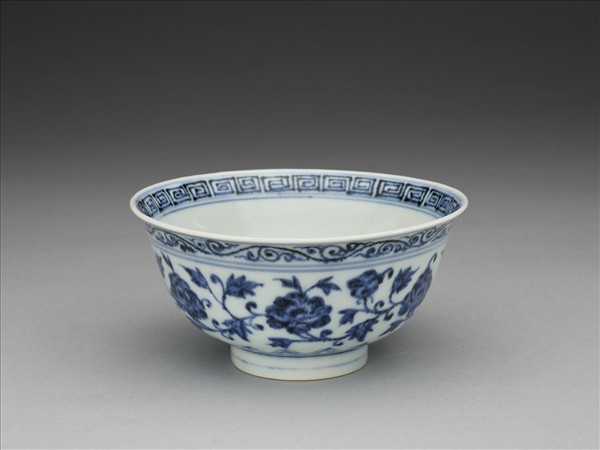 青花纏枝花卉紋碗