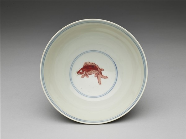 青花描紅魚紋高足碗