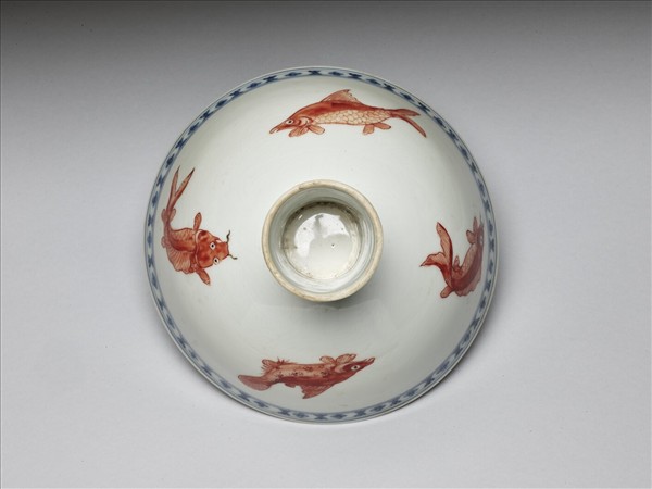 青花描紅魚紋高足碗