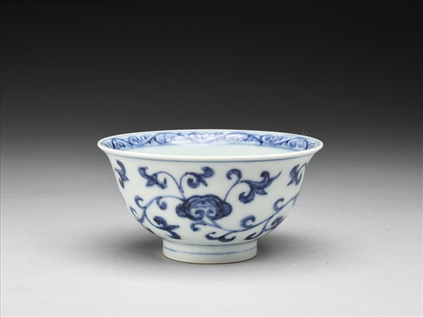 青花靈芝花卉紋碗
