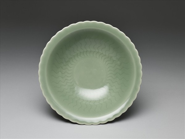 仿龍泉釉花口碗