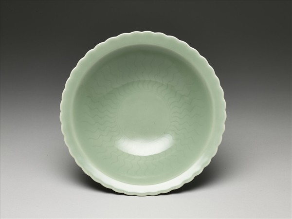 仿龍泉釉花口碗