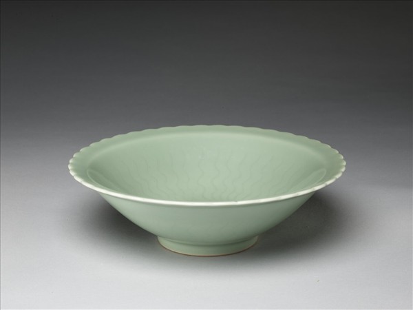 仿龍泉釉花口碗